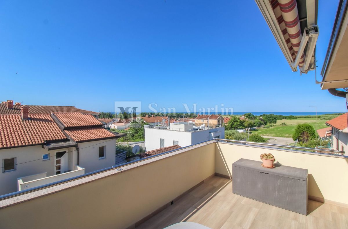Istria, Cittanova - appartamento con ampia terrazza, vista mare
