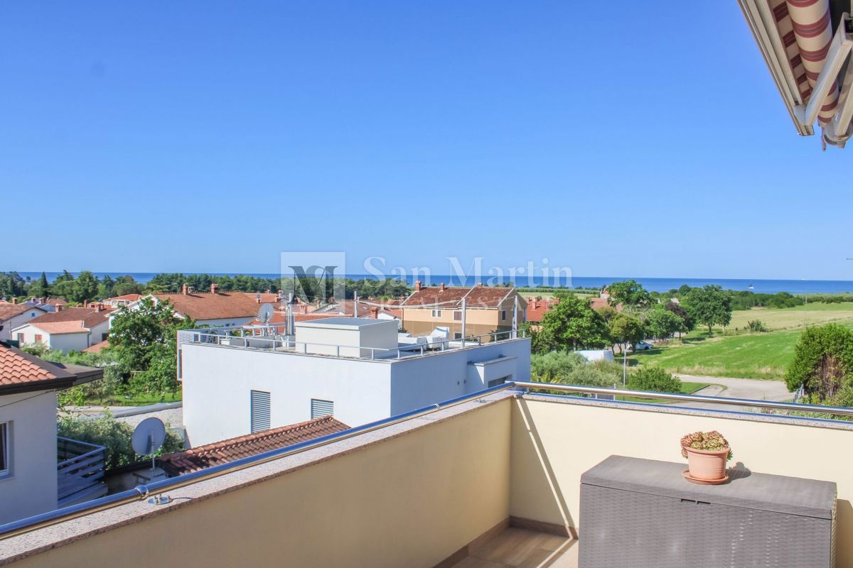 Istria, Cittanova - appartamento con ampia terrazza, vista mare
