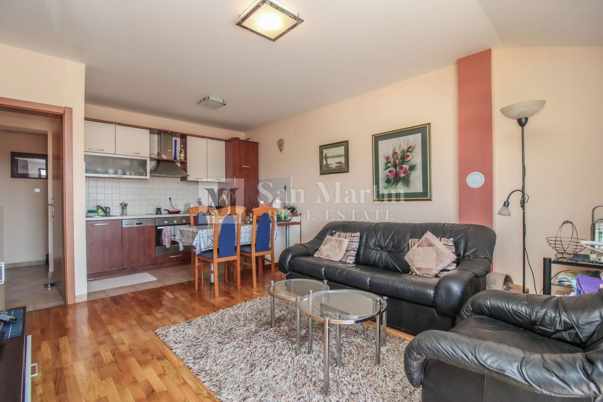 Istria, Cittanova - appartamento con ampia terrazza, vista mare