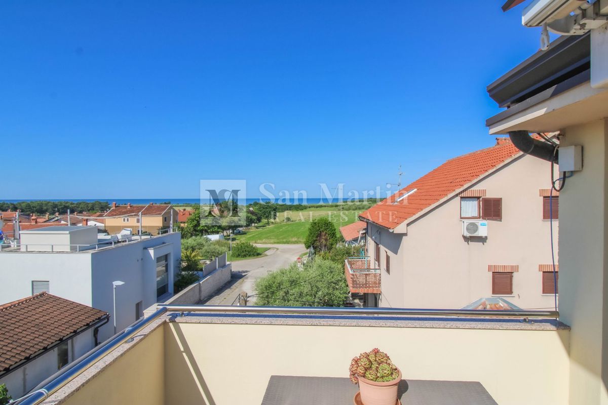 Istria, Cittanova - appartamento con ampia terrazza, vista mare
