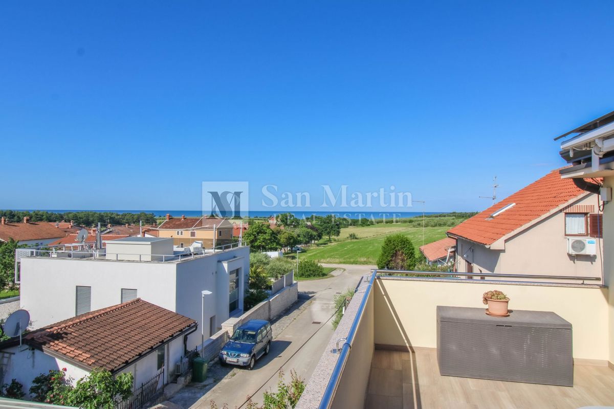 Istria, Cittanova - appartamento con ampia terrazza, vista mare