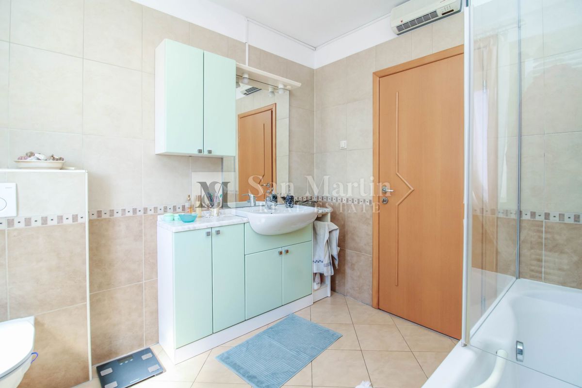 Zona PARENZO, casa con 3 camere da letto