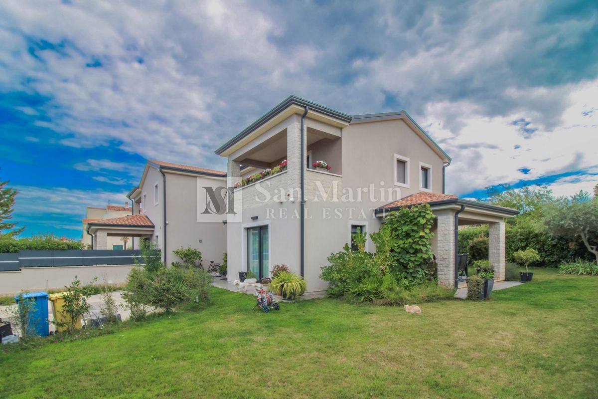 PARENZO, Casa moderna vicino alla città