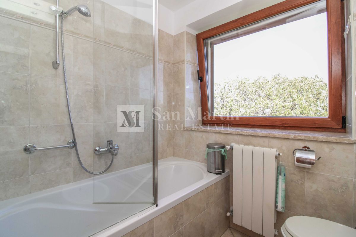 Bellissima casa in pietra con piscina