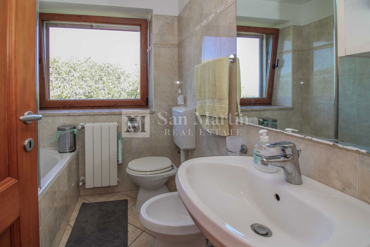 Bellissima casa in pietra con piscina