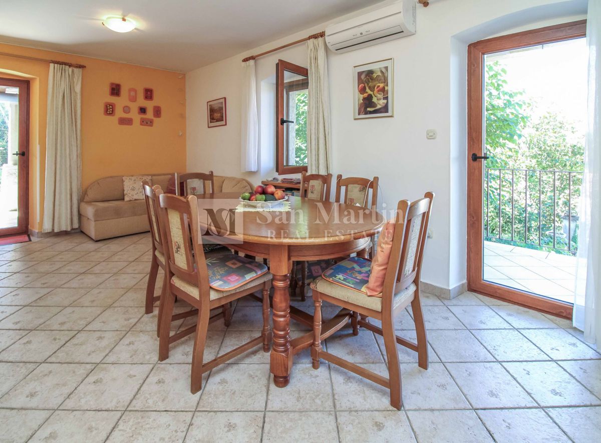 Bellissima casa in pietra con piscina