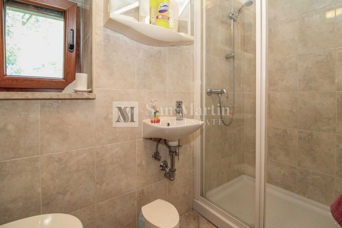 Bellissima casa in pietra con piscina