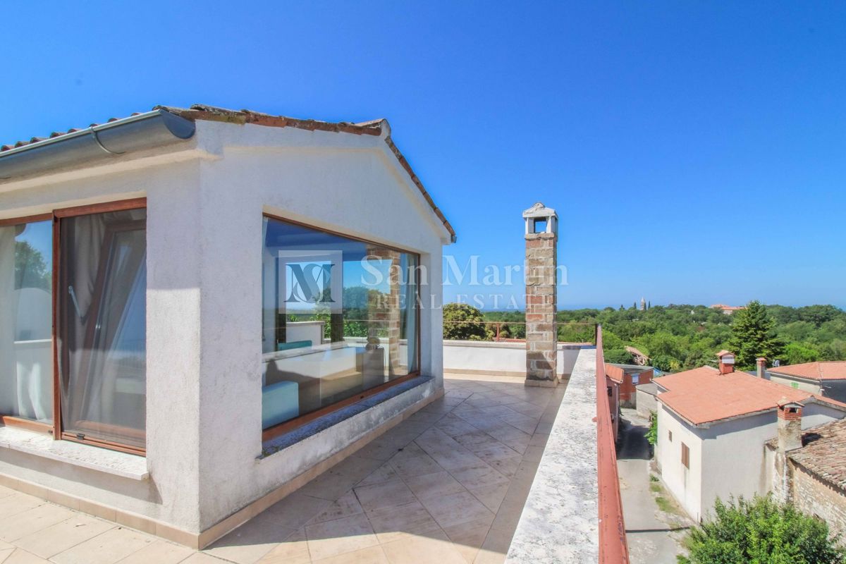 Bellissima casa in pietra con piscina