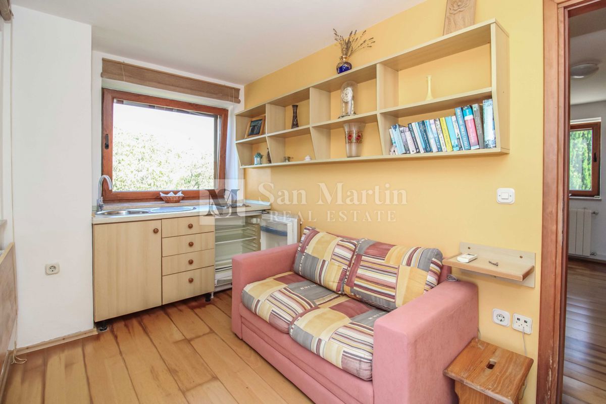 Bellissima casa in pietra con piscina