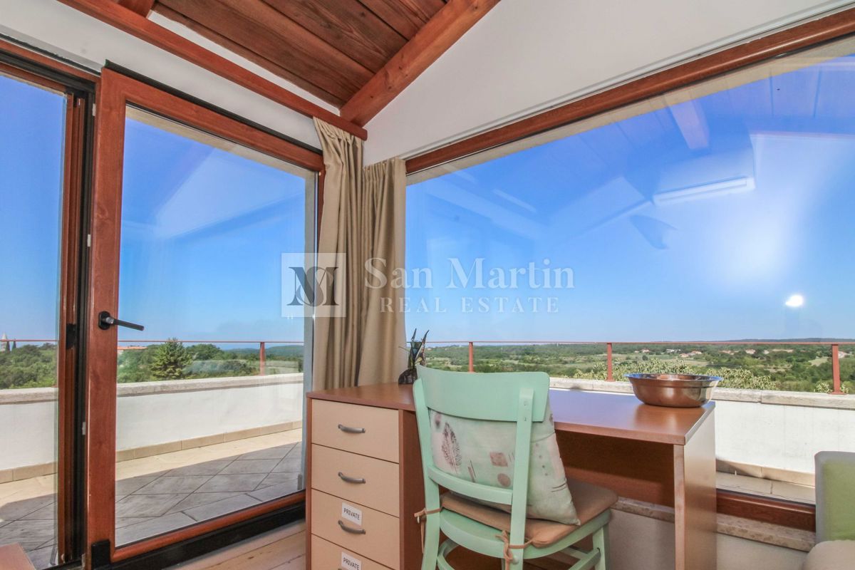 Bellissima casa in pietra con piscina