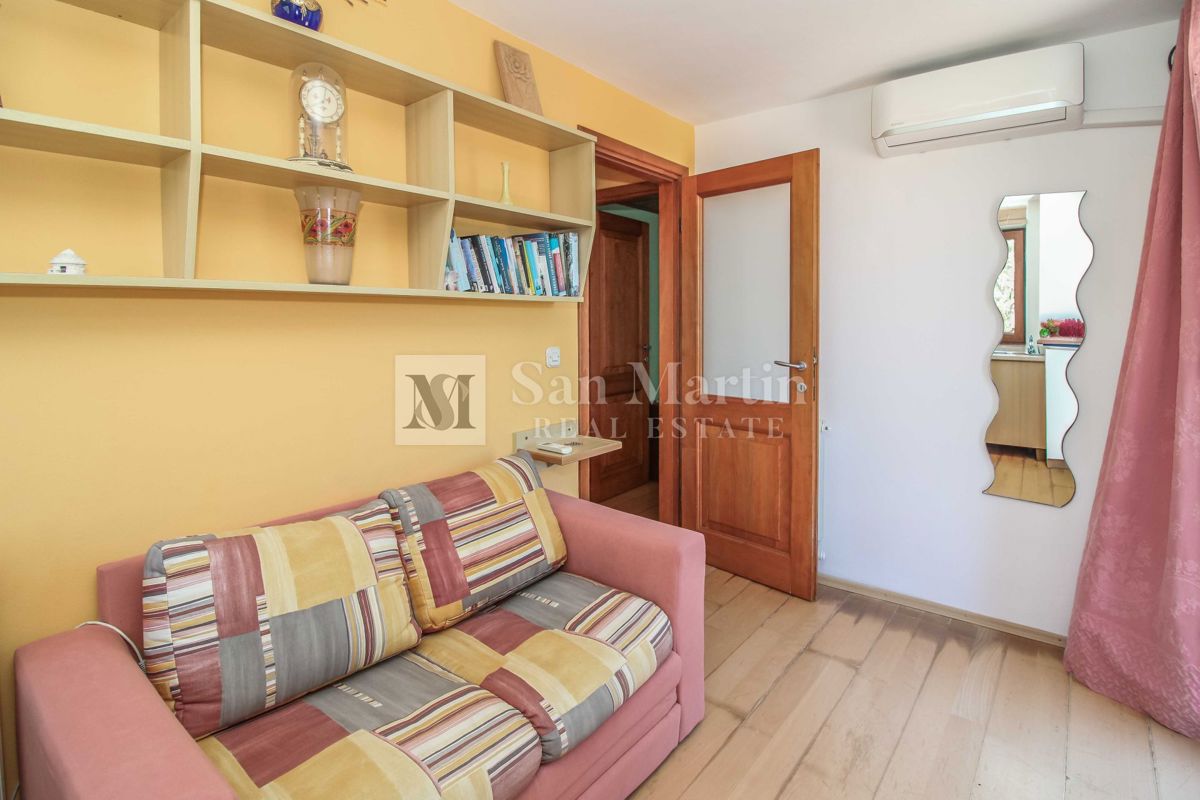 Bellissima casa in pietra con piscina