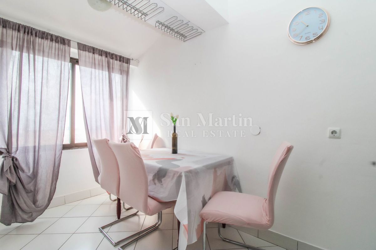 Parenzo, centro più ampio - spazioso appartamento con vista mare e città