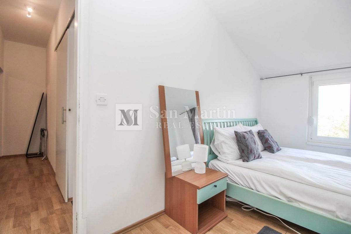 Parenzo, centro più ampio - spazioso appartamento con vista mare e città