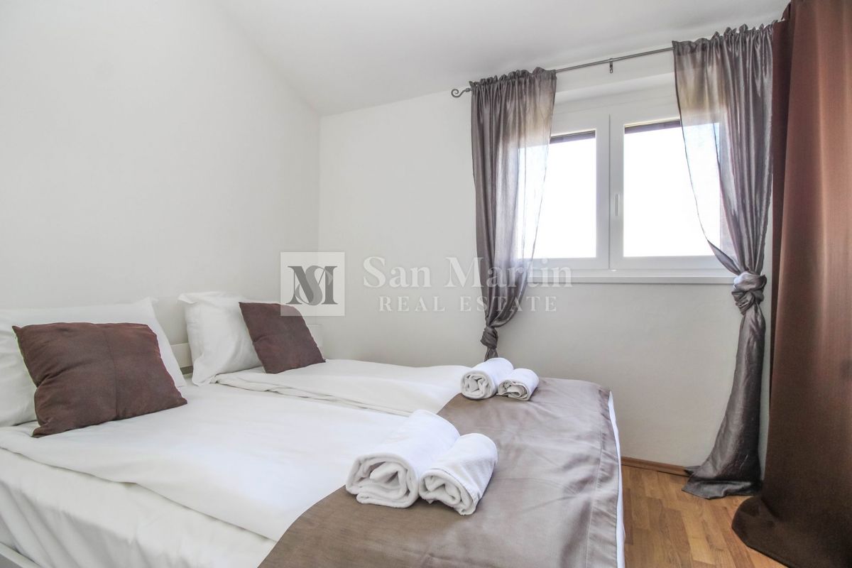 Parenzo, centro più ampio - spazioso appartamento con vista mare e città