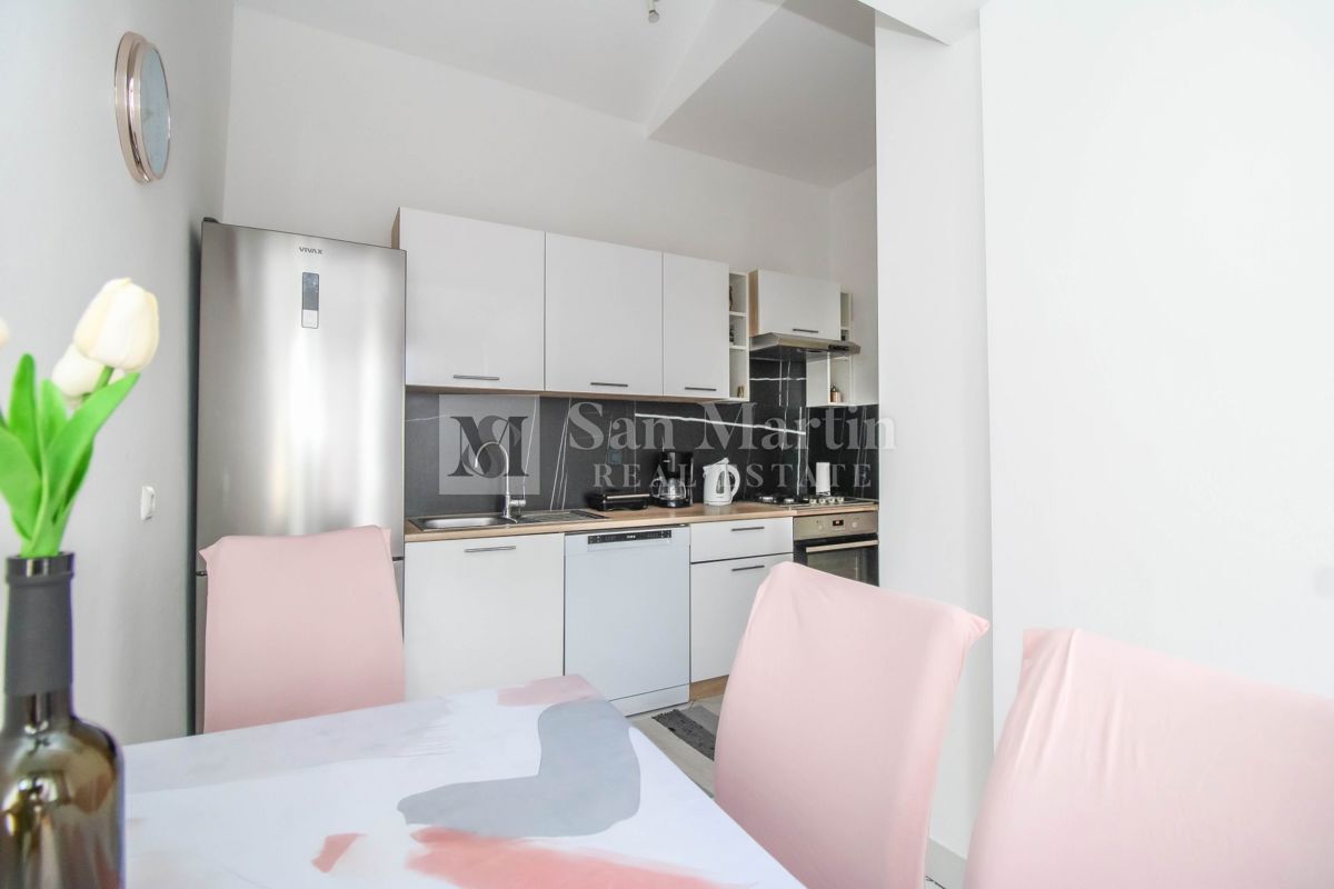 Parenzo, centro più ampio - spazioso appartamento con vista mare e città