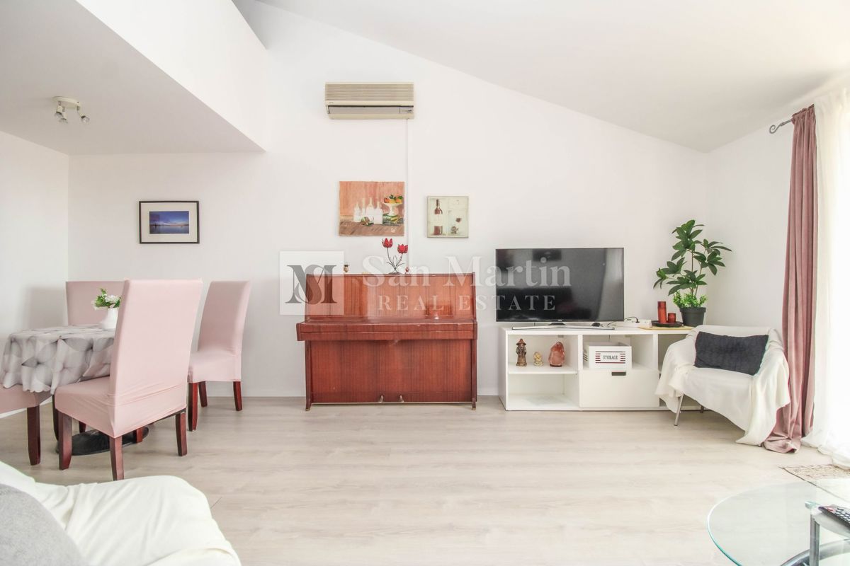 Parenzo, centro più ampio - spazioso appartamento con vista mare e città