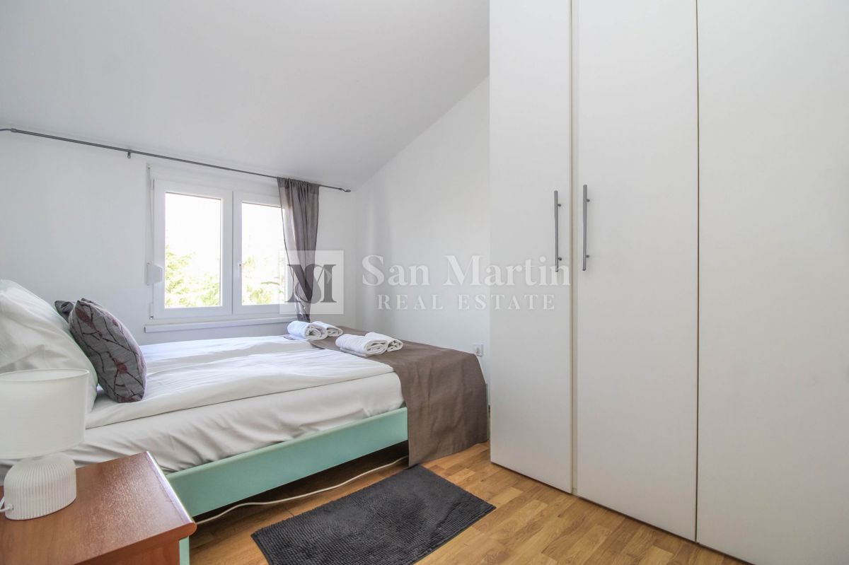 Parenzo, centro più ampio - spazioso appartamento con vista mare e città