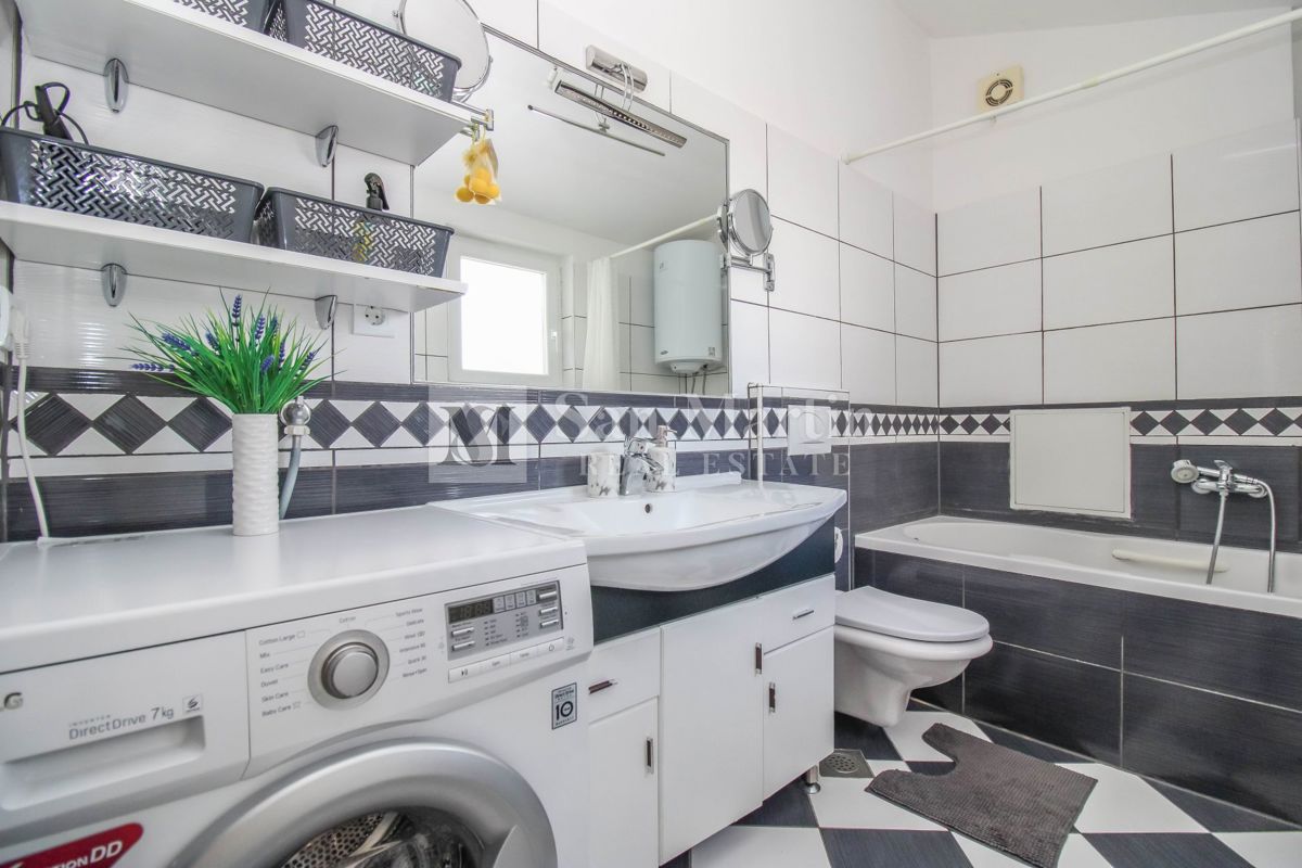 Parenzo, centro più ampio - spazioso appartamento con vista mare e città