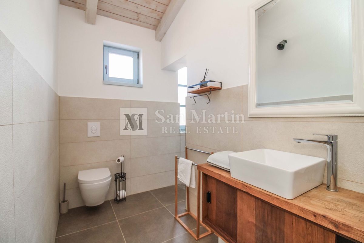 SVETVINČENAT, Casa ai margini del villaggio con piscina e 4 camere da letto