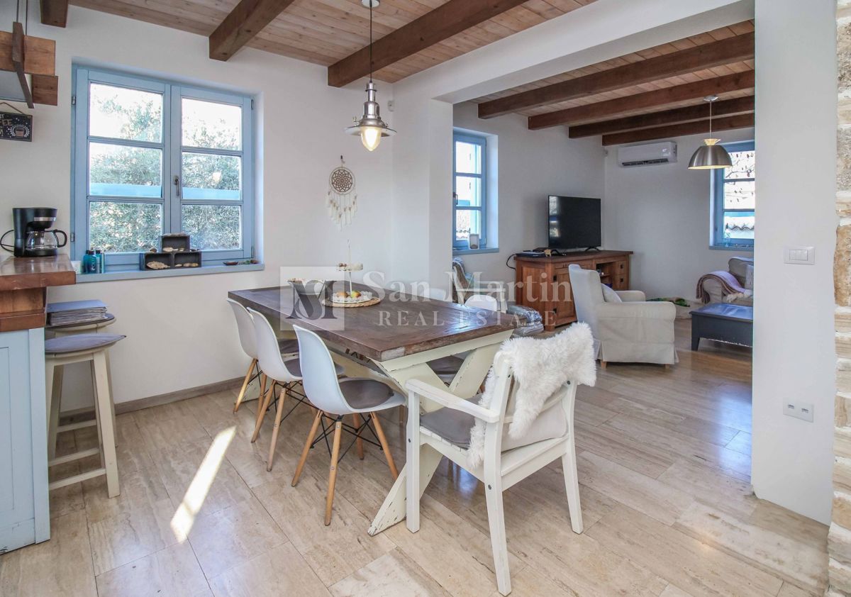 SVETVINČENAT, Casa ai margini del villaggio con piscina e 4 camere da letto