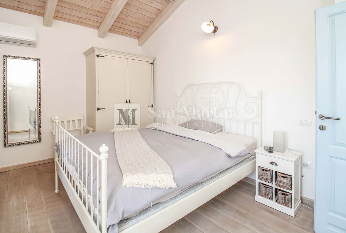 SVETVINČENAT, Casa ai margini del villaggio con piscina e 4 camere da letto