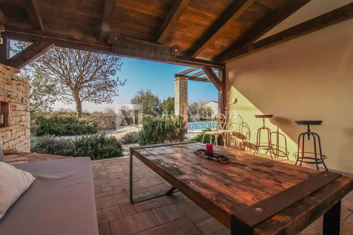 SVETVINČENAT, Casa ai margini del villaggio con piscina e 4 camere da letto