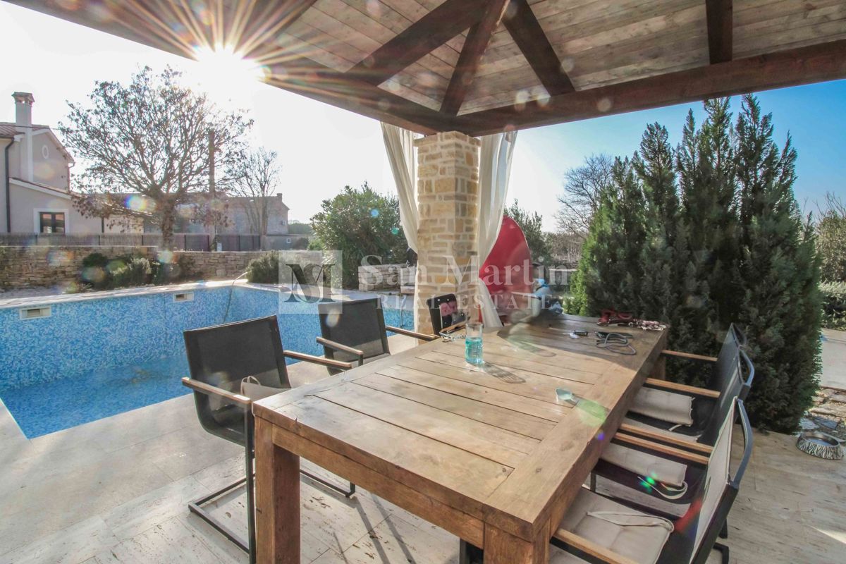 SVETVINČENAT, Casa ai margini del villaggio con piscina e 4 camere da letto