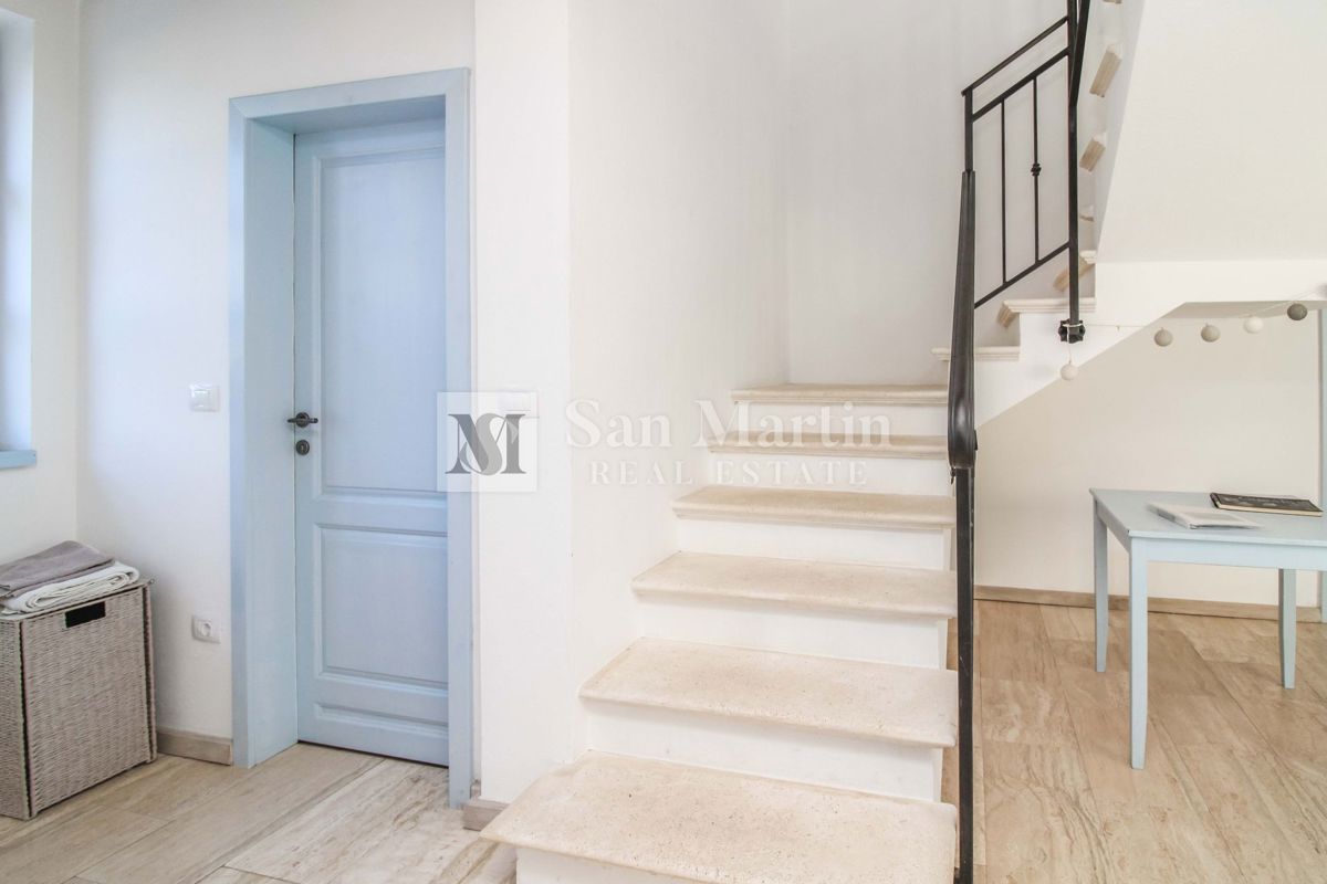 SVETVINČENAT, Casa ai margini del villaggio con piscina e 4 camere da letto