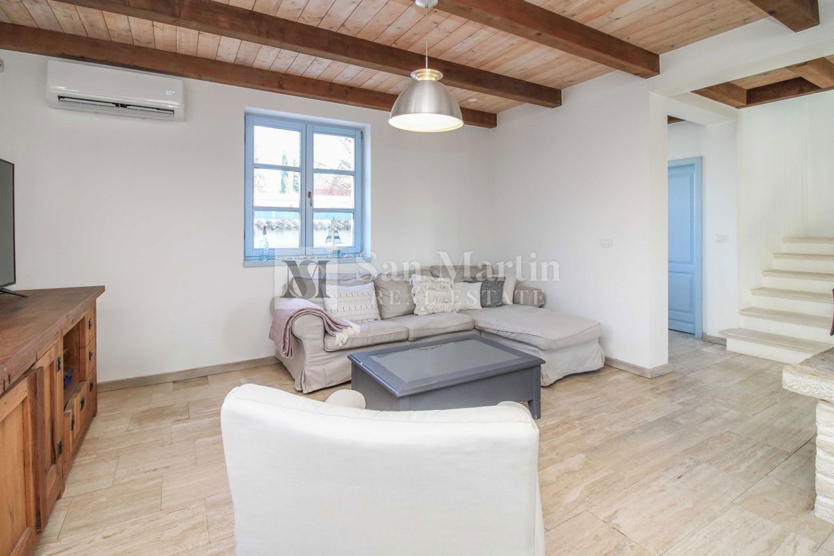 SVETVINČENAT, Casa ai margini del villaggio con piscina e 4 camere da letto