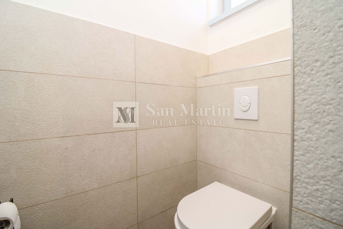 SVETVINČENAT, Casa ai margini del villaggio con piscina e 4 camere da letto