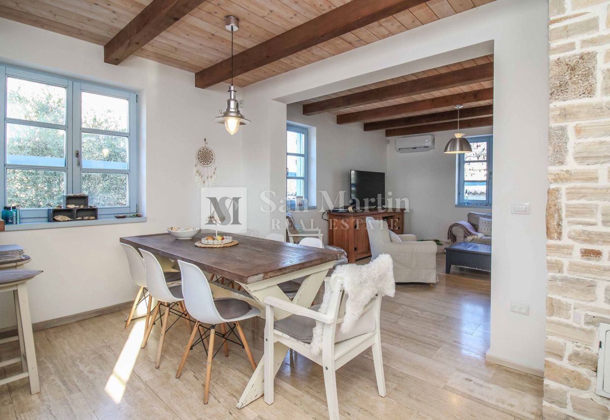 SVETVINČENAT, Casa ai margini del villaggio con piscina e 4 camere da letto