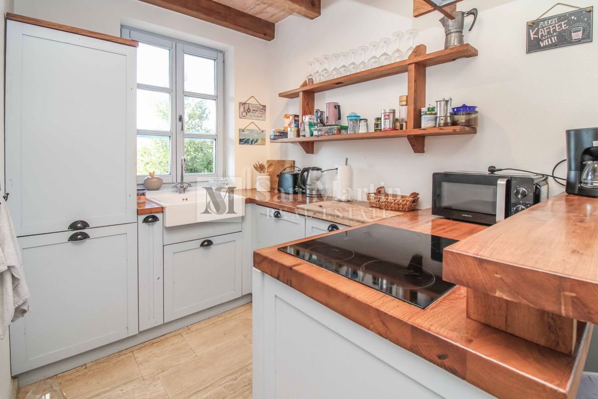 SVETVINČENAT, Casa ai margini del villaggio con piscina e 4 camere da letto