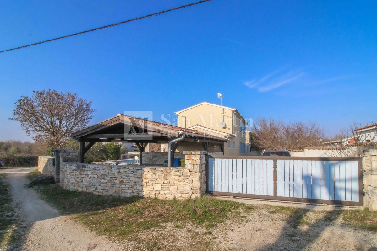 SVETVINČENAT, Casa ai margini del villaggio con piscina e 4 camere da letto