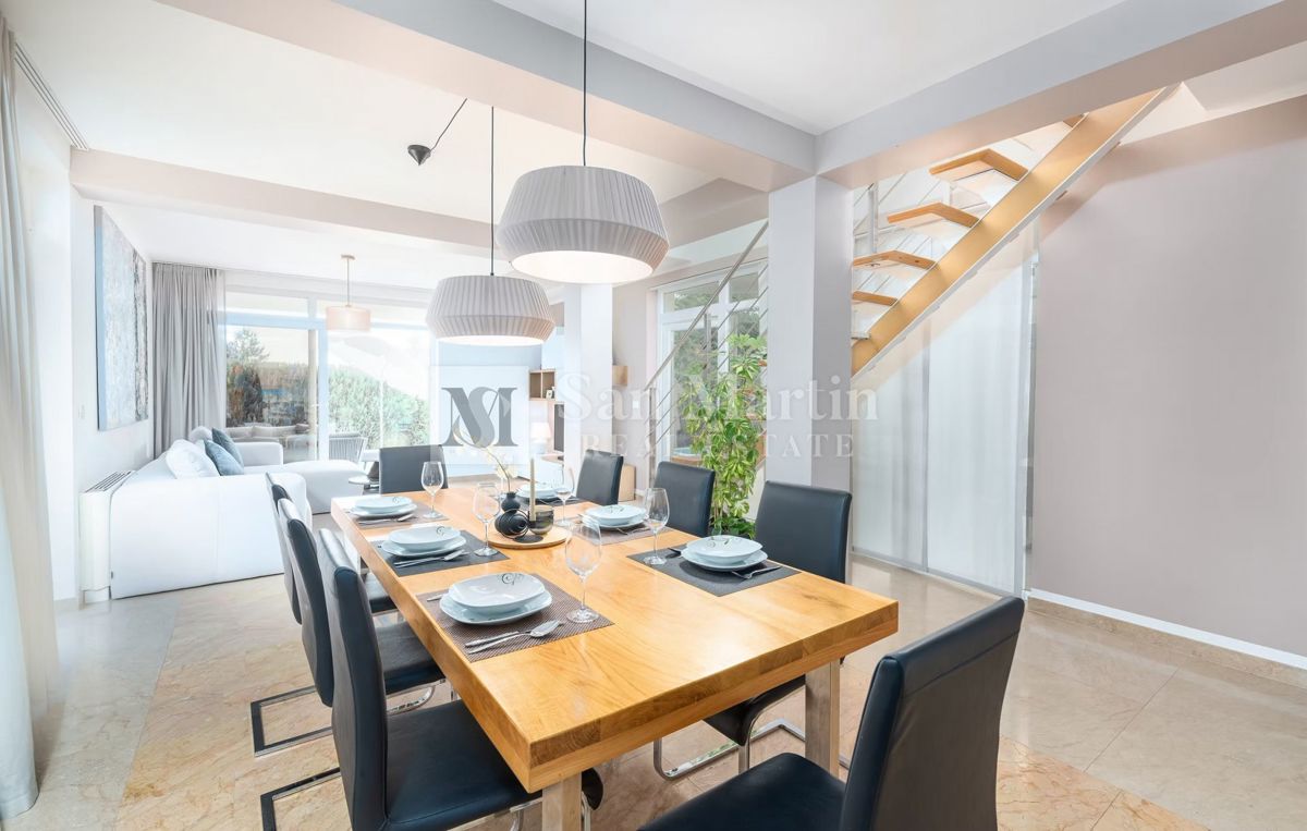 Casa moderna con 2 piscine e centro benessere