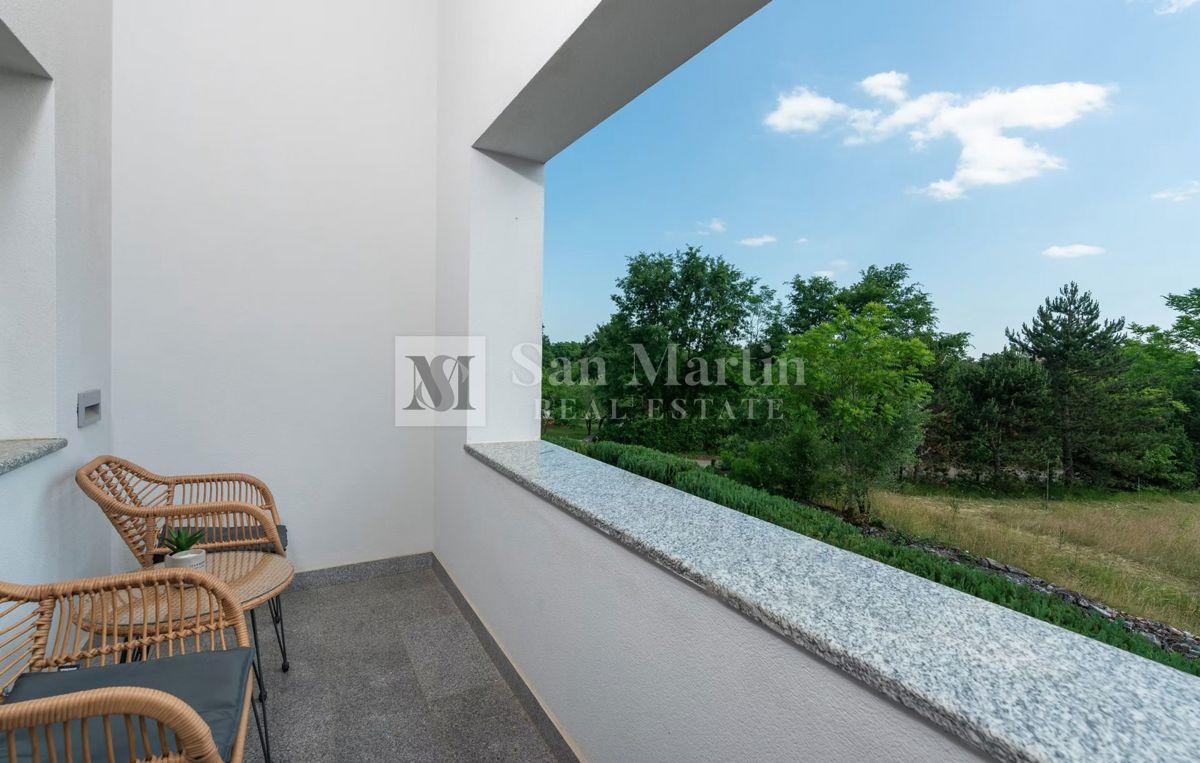 Casa moderna con 2 piscine e centro benessere