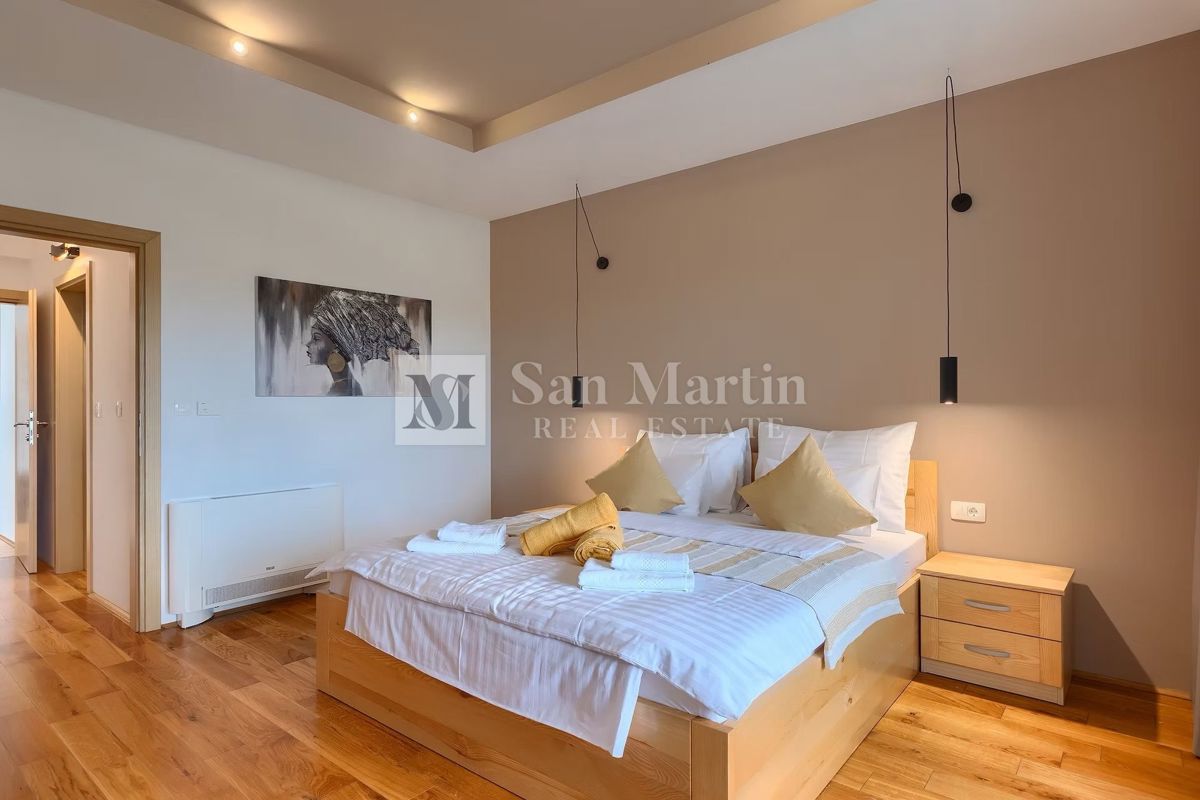 Casa moderna con 2 piscine e centro benessere