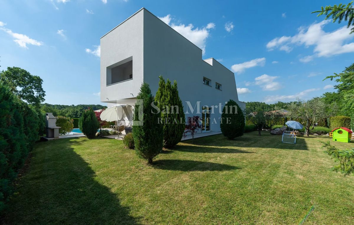 Casa moderna con 2 piscine e centro benessere