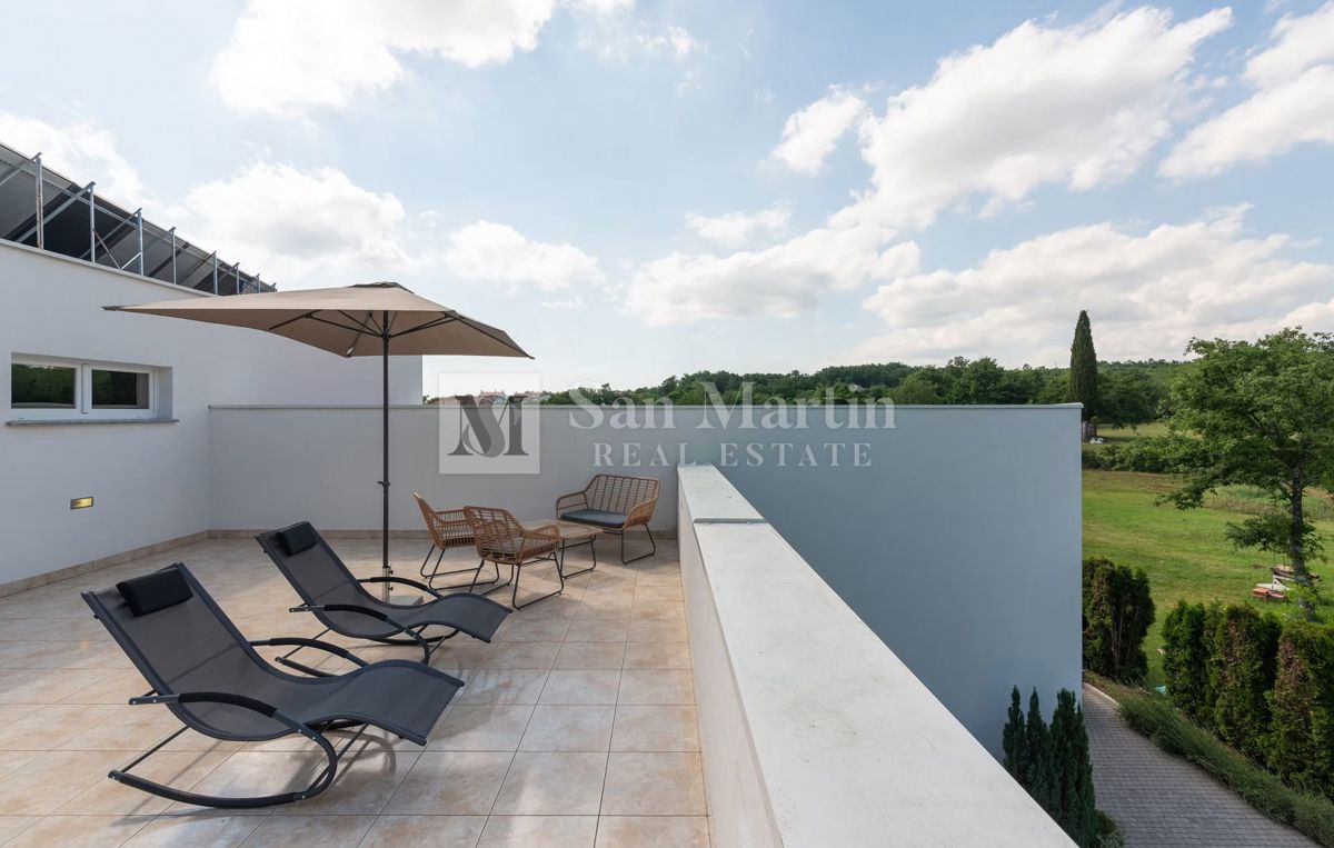 Casa moderna con 2 piscine e centro benessere