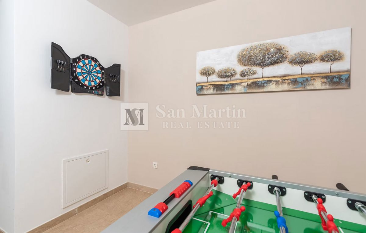 Casa moderna con 2 piscine e centro benessere