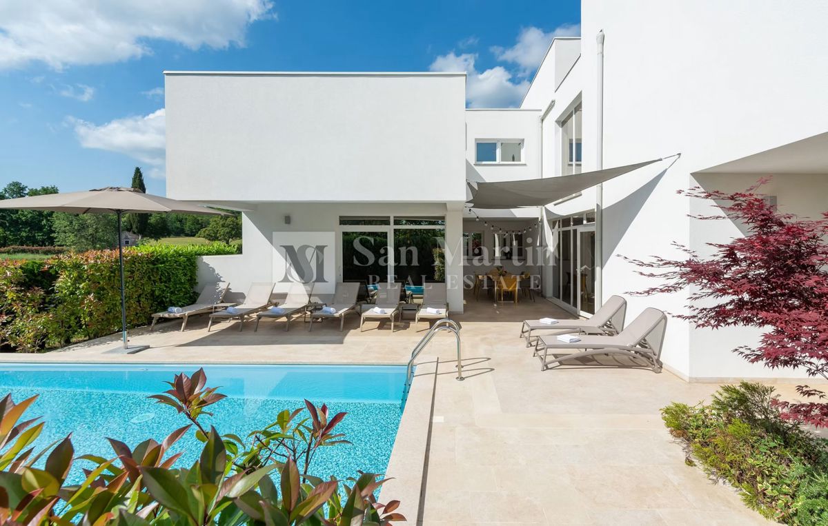 Casa moderna con 2 piscine e centro benessere