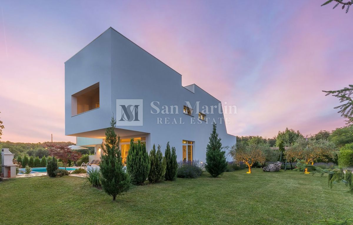 Casa moderna con 2 piscine e centro benessere