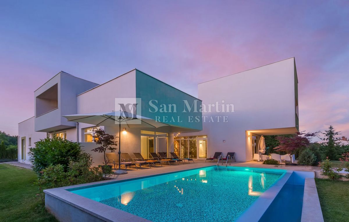 Casa moderna con 2 piscine e centro benessere