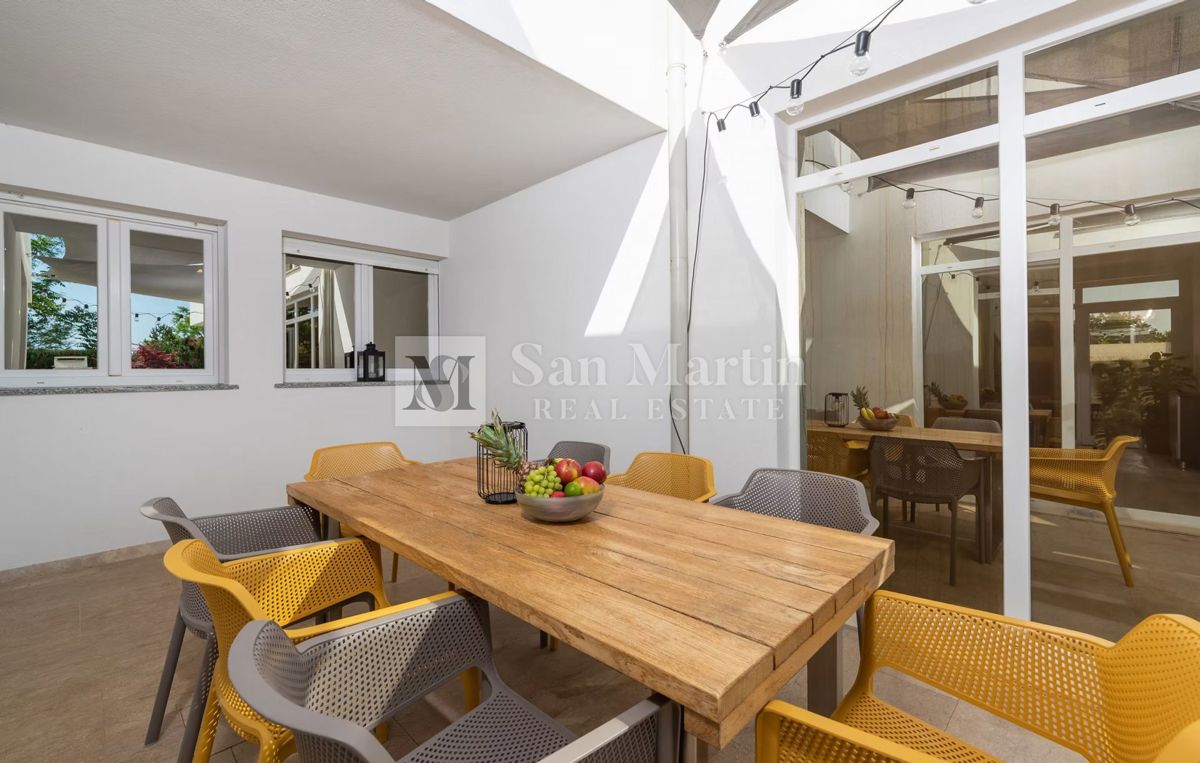 Casa moderna con 2 piscine e centro benessere