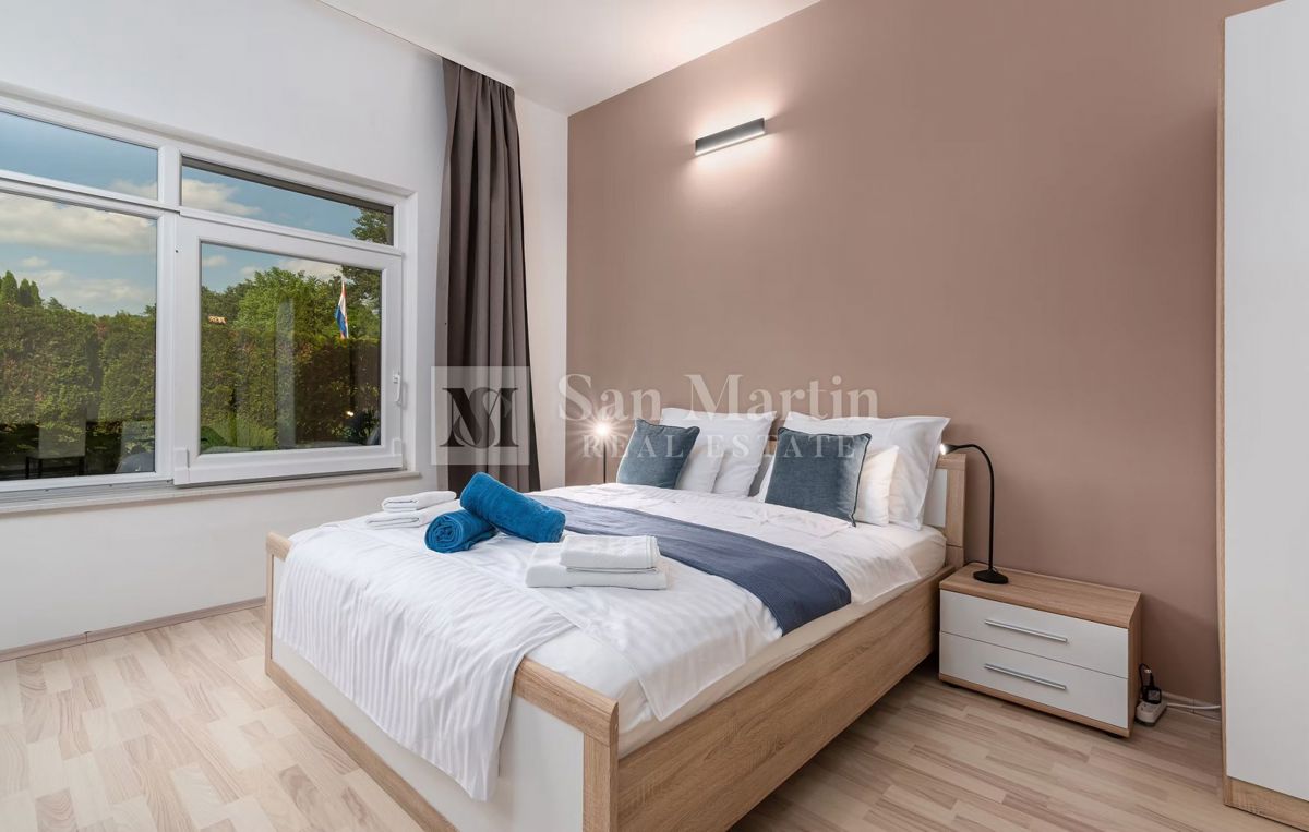 Casa moderna con 2 piscine e centro benessere