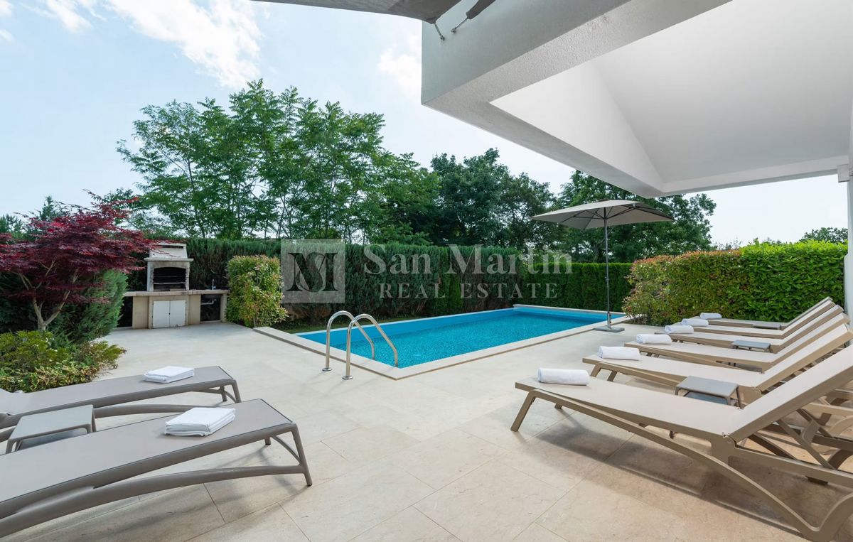 Casa moderna con 2 piscine e centro benessere