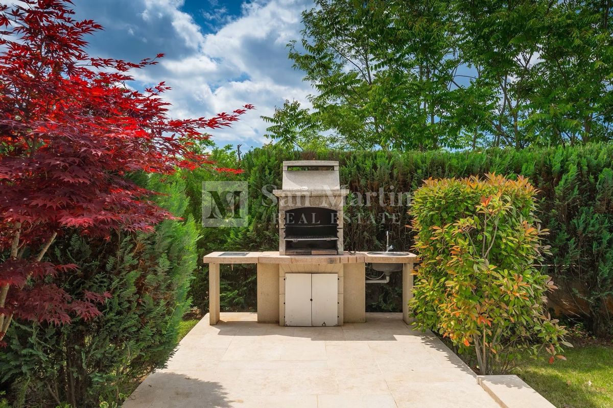 Casa moderna con 2 piscine e centro benessere