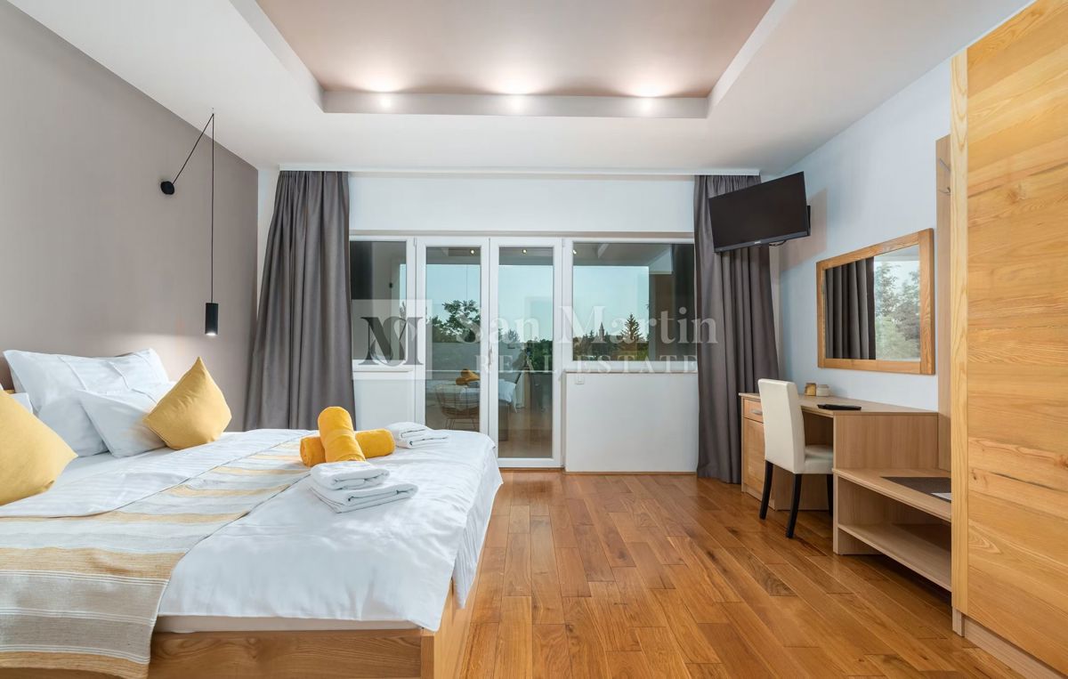 Casa moderna con 2 piscine e centro benessere