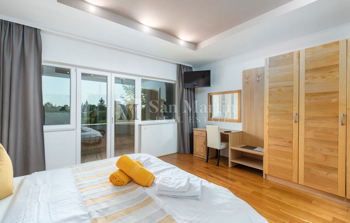 Casa moderna con 2 piscine e centro benessere