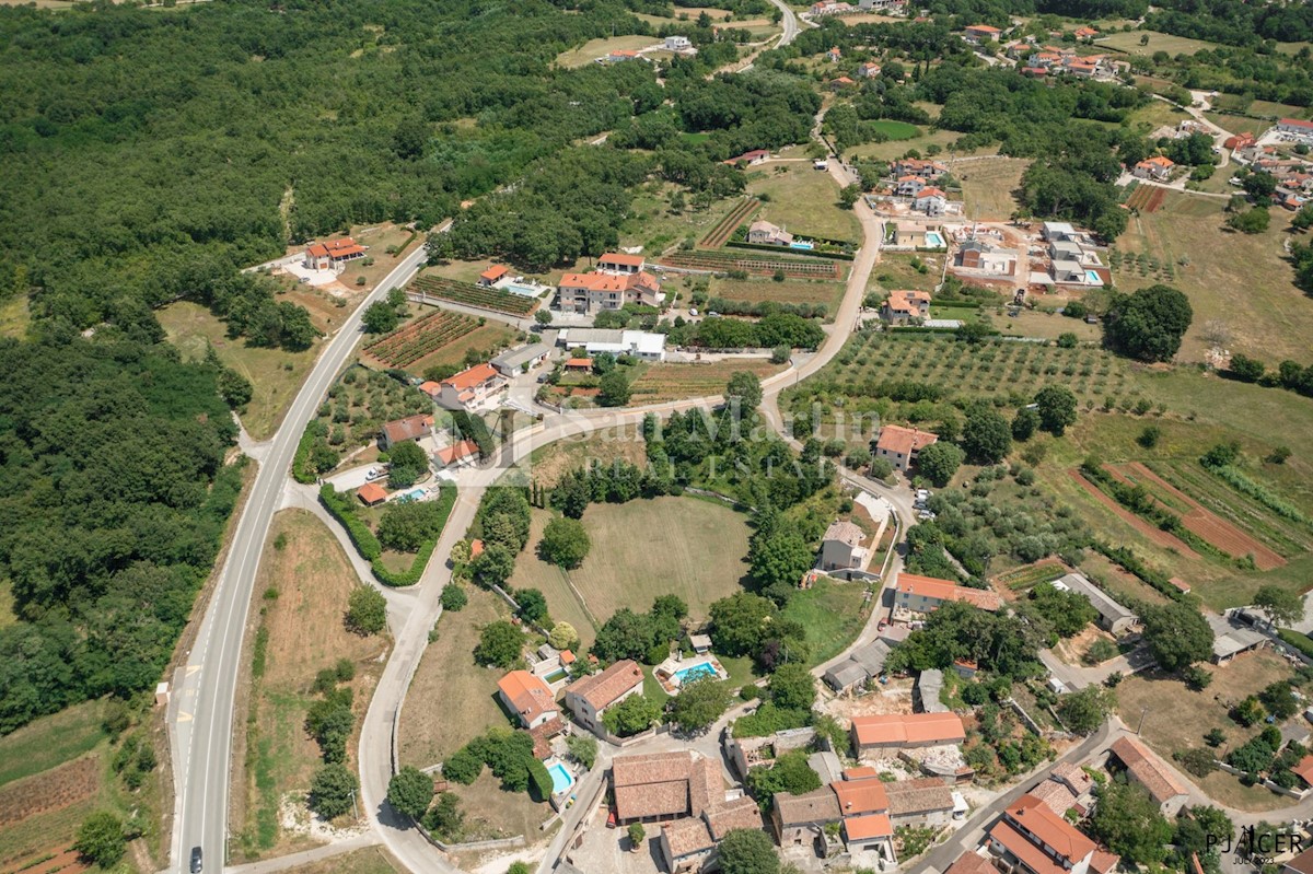 Parenzo-dintorni, casa in pietra con piscina in un ampio giardino