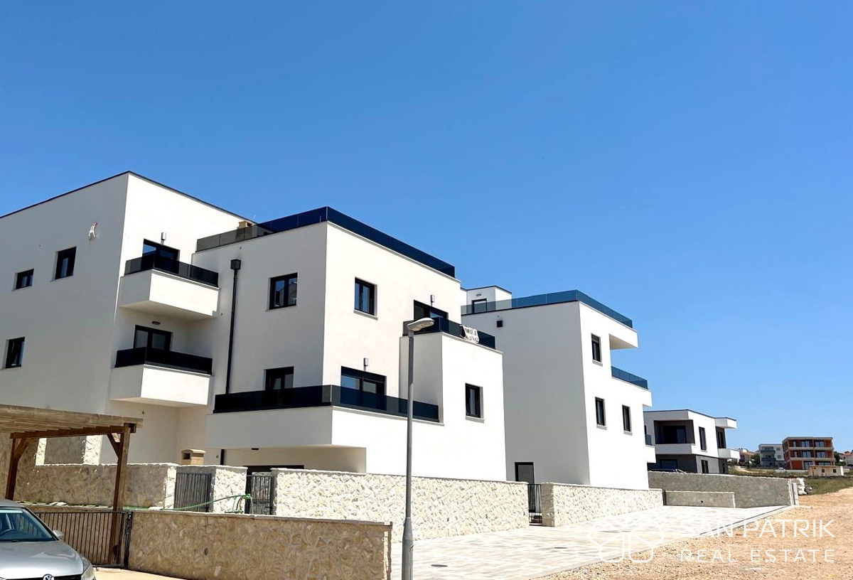 APPARTAMENTO MODERNO CON TERRAZZA SUL TETTO – LA TUA NUOVA CASA VICINO AL MARE - POVLJANA